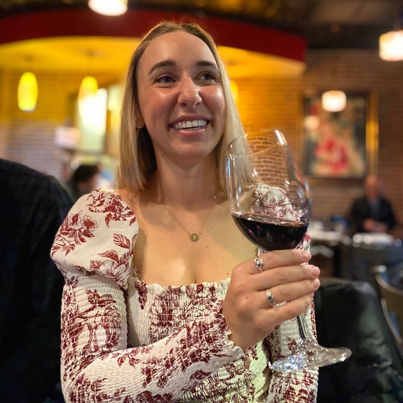 Meet your Posher, Amanda - Picture 5 of 5